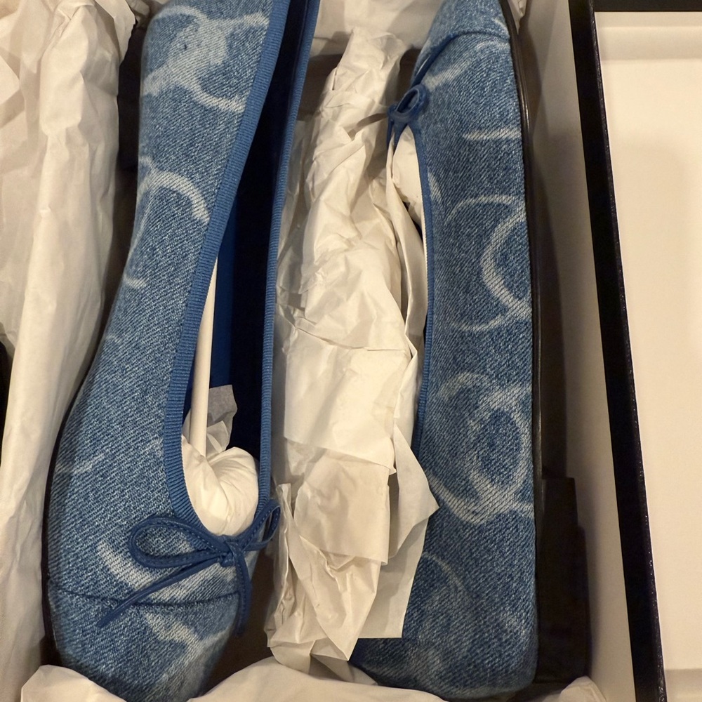 CHANEL Denim Flats with CC impression, size 40, new in box with dust bag, unworn - Picture 3 of 16